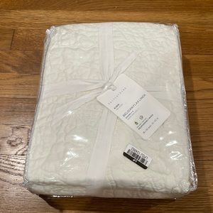 Brand new Pottery Barn Belgian Flax Linen Shams x 3 Size King